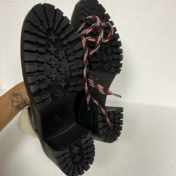 Universal Thread Boots - Picture 2 of 10